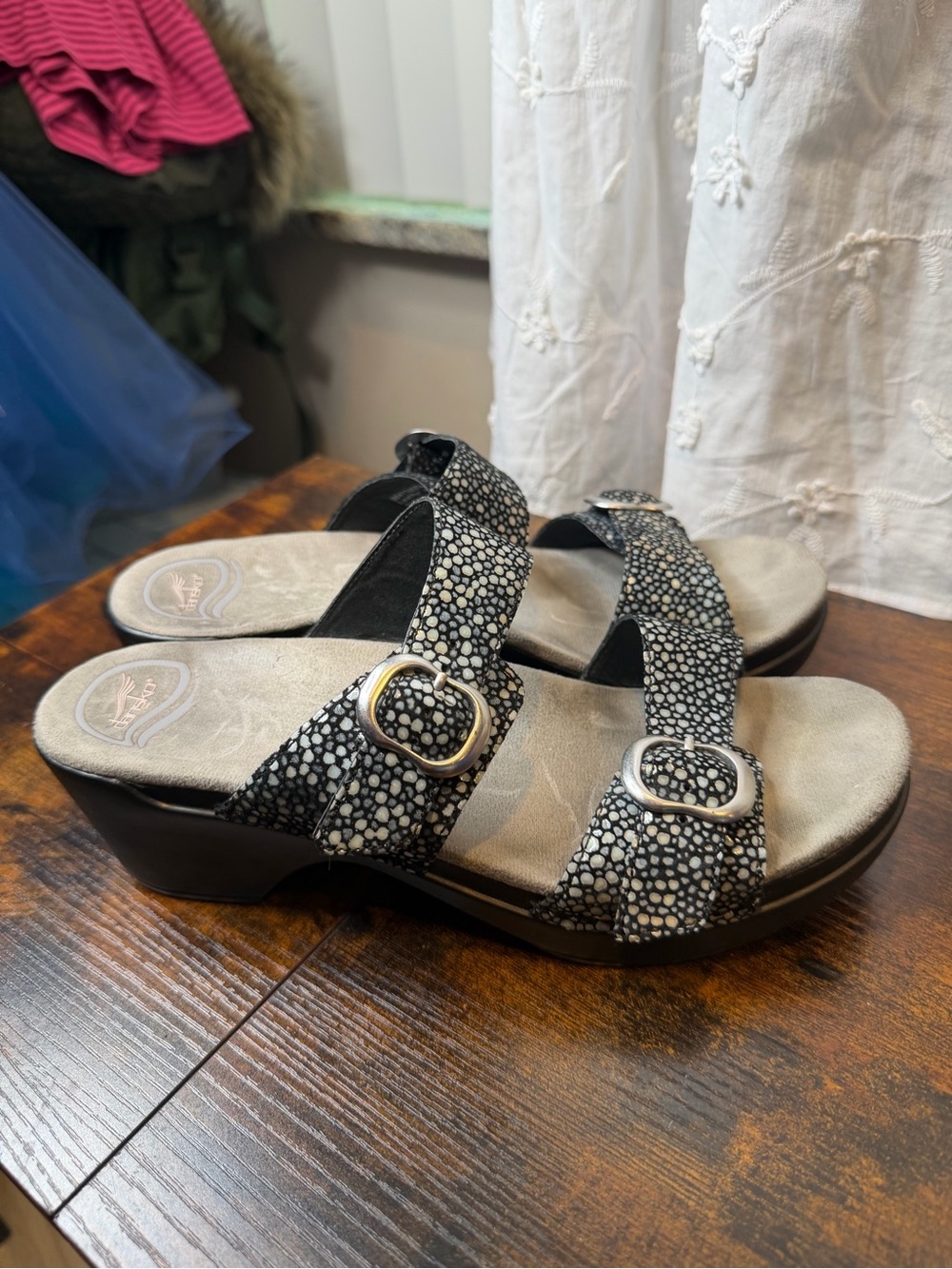 Dansko Sophie Shagreen Dots wedge sandals black white pattern SZ40/US9.5-10